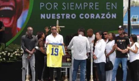 Rincón é enterrado após velório aberto ao público em Cali, na Colômbia