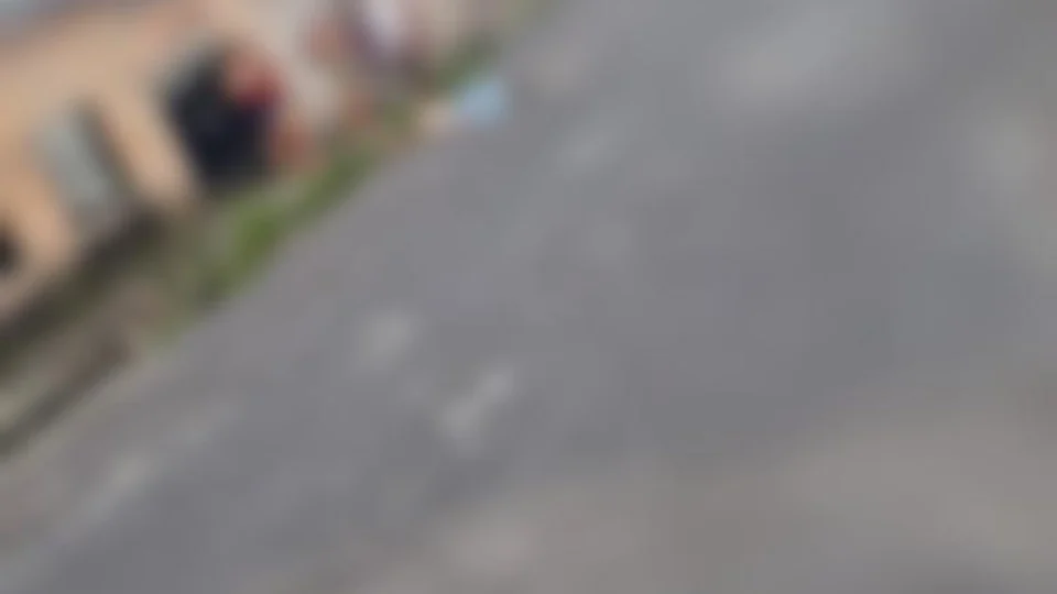 Jovem é morto e corpo é jogado em via pública no bairro Mutirão, Zona Norte de Manaus