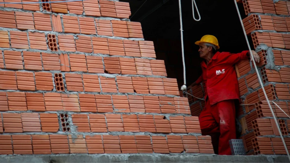 Setor de franquias da construção civil continua crescendo  no Brasil em 2022, afirma CBIC