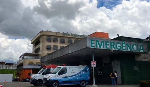 Jovem é baleado após jogar celular durante tentativa de assalto na Zona Leste de Manaus