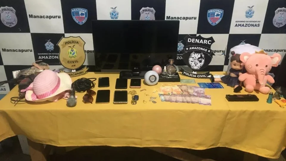 Durante assalto, trio tortura e mantém família refém em Manacapuru-AM