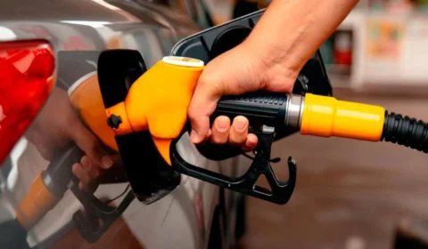 Bolsonaro decreta que postos mostrem preço dos combustíveis antes e depois da aprovação do teto do ICMS