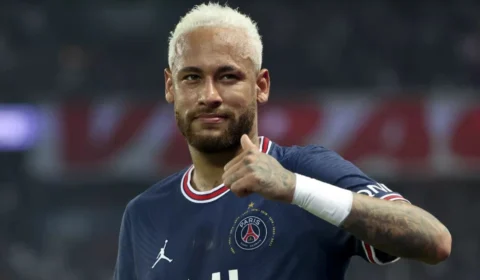 Após especulações de uma possível saída, Neymar permanece no PSG até 2027