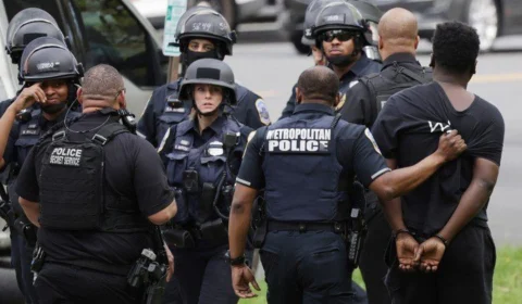 Três pessoas ficam feridas após tiroteio perto de escola nos EUA