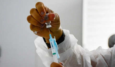 Mais 140 mil crianças tomaram apenas a 1ª dose da vacina contra a Covid-19 em Manaus