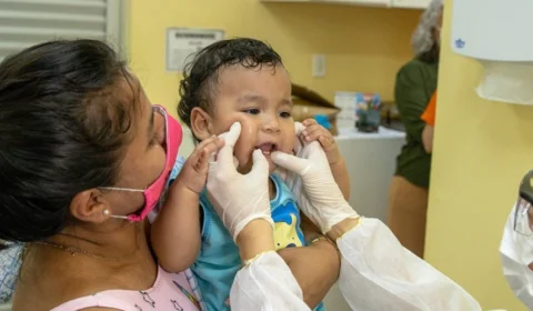 Pais são orientados sobre cuidados com dentes de leite dos filhos em Manaus
