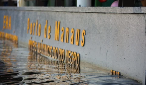 Rio Negro ultrapassa cota de inundação severa, em Manaus