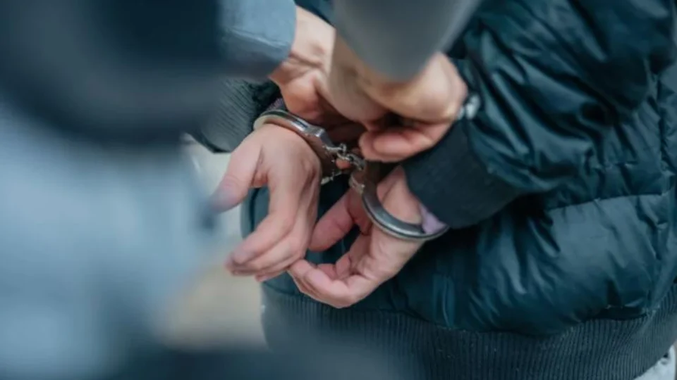 Padrasto é preso suspeito de estuprar e engravidar enteada de 11 anos, no RJ