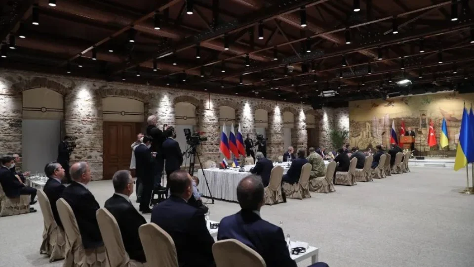 Rússia e Ucrânia ‘trocam farpas’ sobre negociação de paz