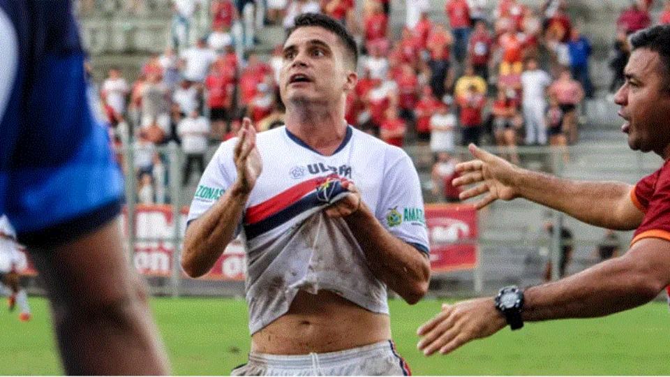 Fast Clube vence Princesa por 2 a 1 de virada e sai na frente por vaga na final do Campeonato Amazonense