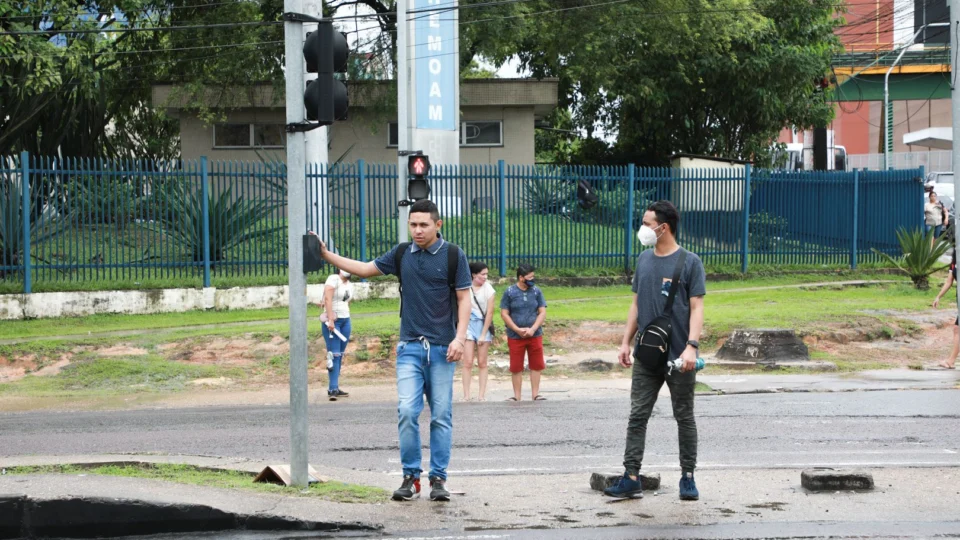 Furtos e vandalismos em semáforos causam prejuízos e prejudicam trânsito em Manaus