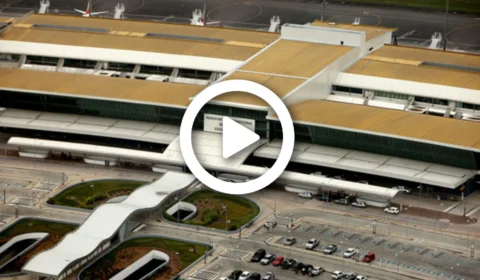 VÍDEO: ventiladores em salas de embarque e desembarque aumentam riscos de infecções no Aeroporto Internacional Eduardo Gomes, diz infectologista