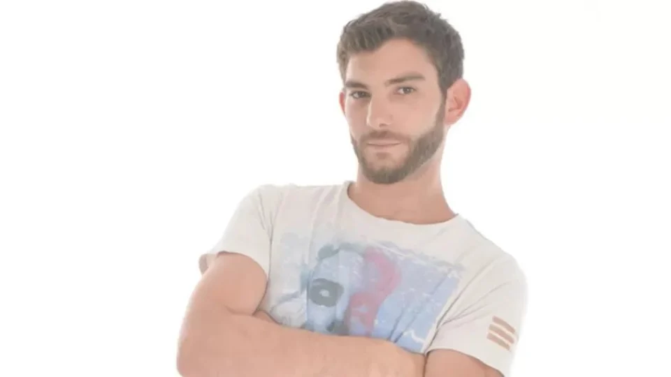 Após estrelar mais de mil filmes adultos, ator pornô Logan Long morre aos 34 anos nos EUA