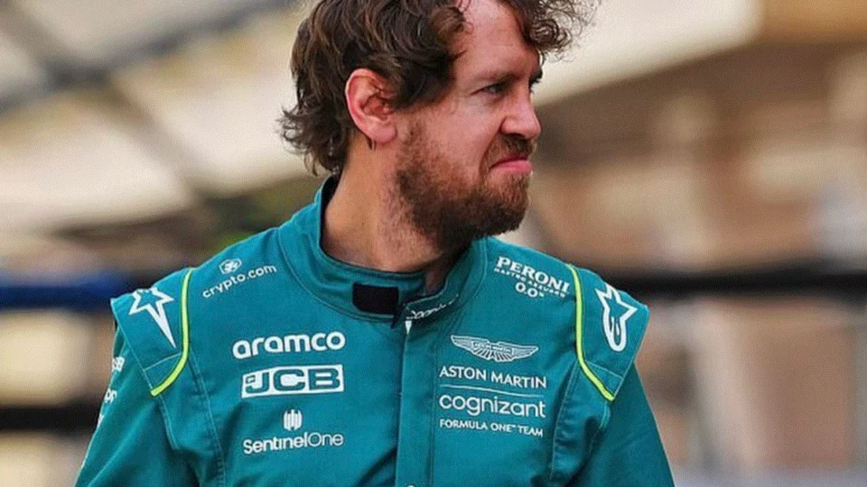 Sebastian Vettel tem bolsa roubada e vai atrás dos ladrões em um patinete