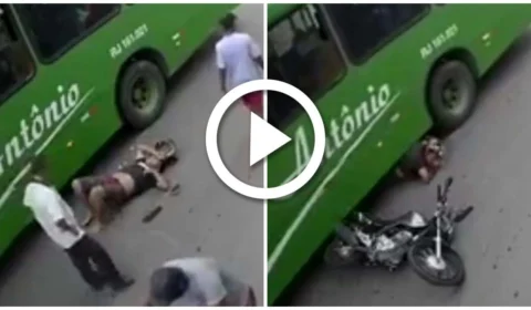 VÍDEO: motoqueiro perde controle, cai embaixo da roda de ônibus e é salvo por capacete, no RJ