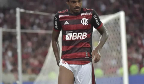 Meia-atacante Vitinho sofre lesão na coxa direita e fica de fora da decisão do Campeonato Carioca