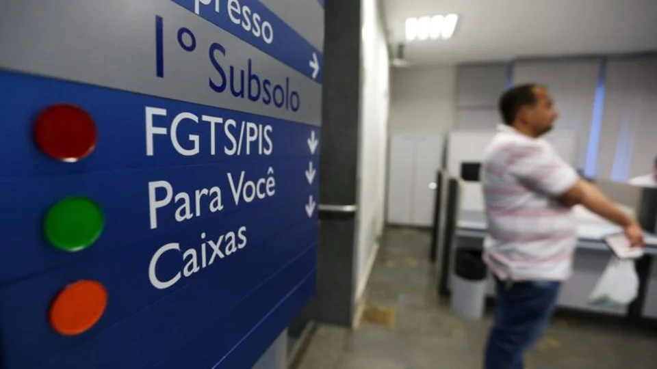 Saque extraordinário: nascidos em fevereiro podem retirar até R$ 1 mil do FGTS a partir de 30 de abril; veja como sacar benefício