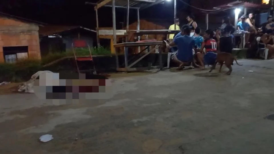 Pai e filho são executados a tiros em banca de churrasco na Zona Oeste de Manaus