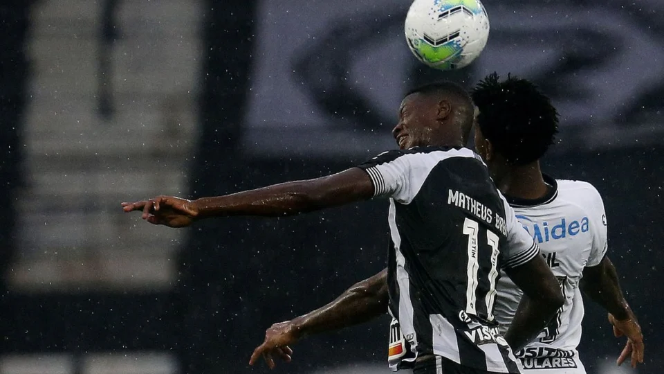 Botafogo e Corinthians se enfrentam no Brasileirão neste domingo