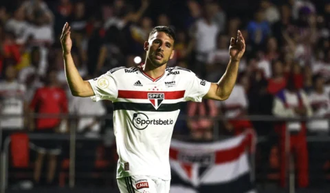 São Paulo vence Santos por 2 a 1 pela quarta rodada e ocupa sexta posição no Campeonato Brasileiro
