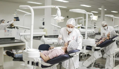 Clínica-escola está com vagas abertas para atendimento odontológico em Manaus
