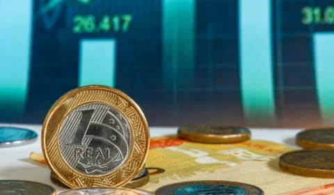 Copom eleva taxa Selic para 13,75% ao ano, uma alta de 0,5 ponto percentual