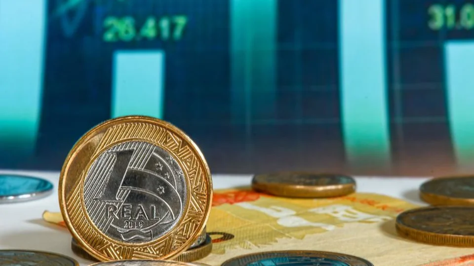 Copom eleva taxa Selic para 13,75% ao ano, uma alta de 0,5 ponto percentual