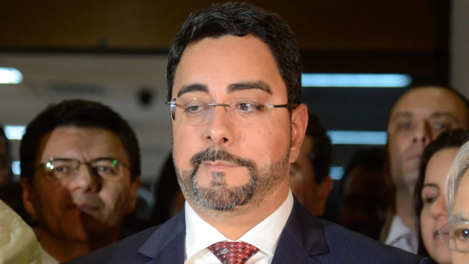 Bretas suspende processo contra doleiros internacionais envolvidos na Lava Jato