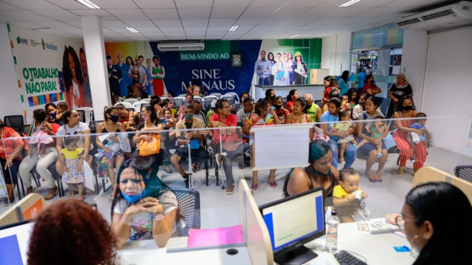 Taxa de desemprego no Brasil cai para 9,1% em julho e atinge 9,9 milhões, diz IBGE