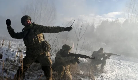 Rússia procura pontos fracos na defesa, diz Ministério da Ucrânia