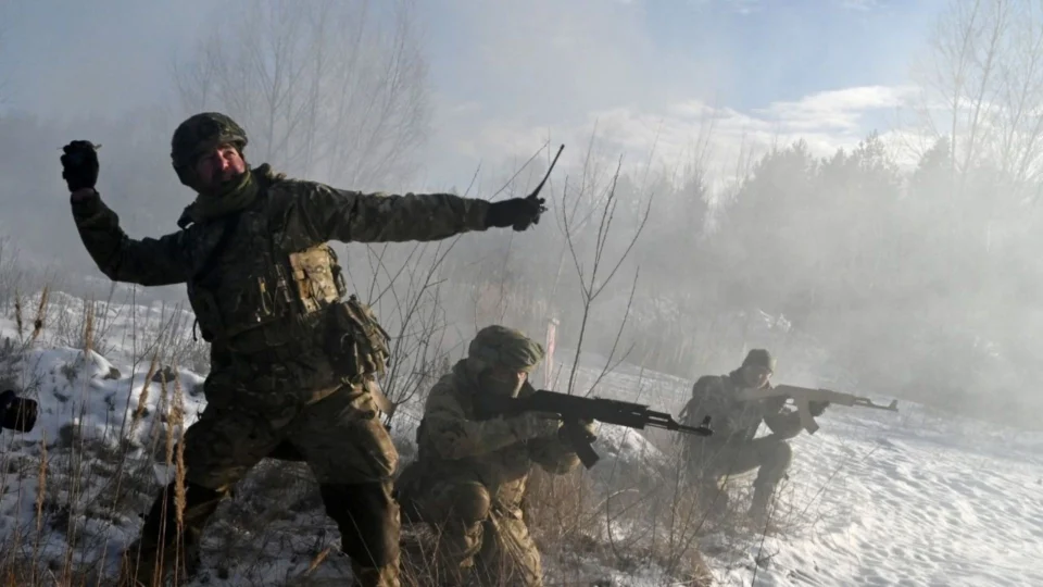 Rússia procura pontos fracos na defesa, diz Ministério da Ucrânia