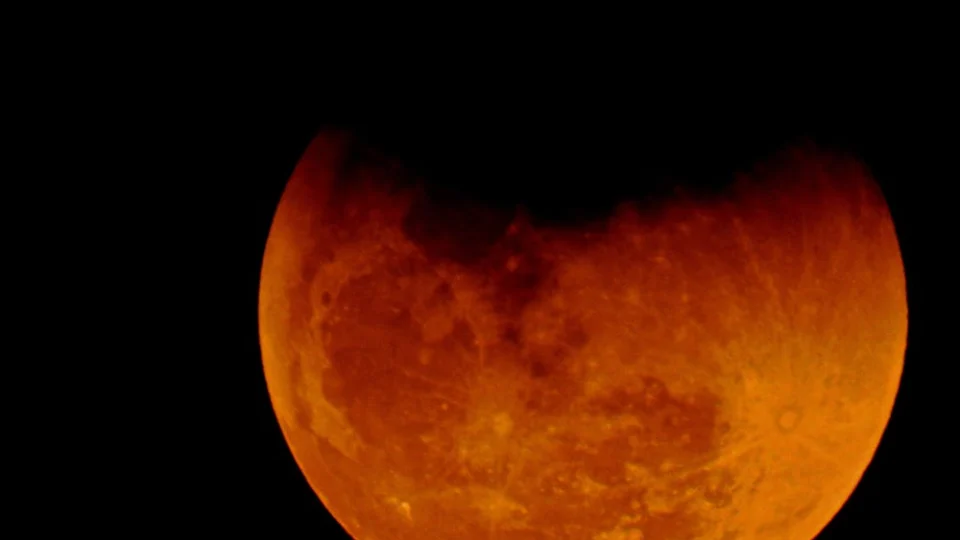 ‘Lua de sangue’ poderá ser vista às 23h27 neste domingo no Brasil