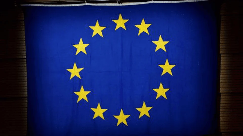 UE pretende  proibir importações de petróleo russo até o final de 2022, afirma diplomatas