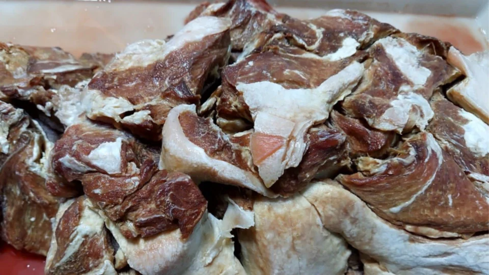 Mais de 1,9 tonelada de carne suína é apreendida na Zona Leste de Manaus