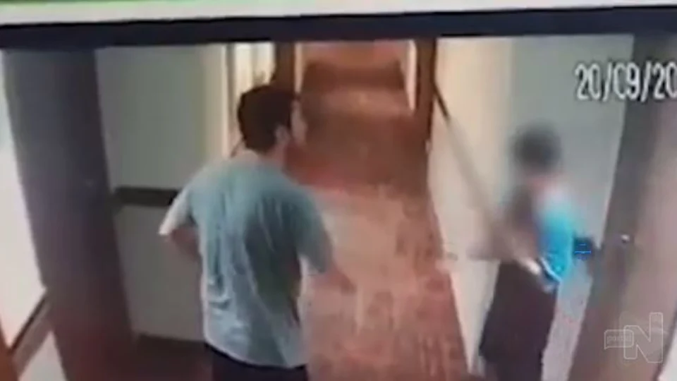 VÍDEO: estudante de 14 anos é agredido por hóspede de hotel, em São Paulo