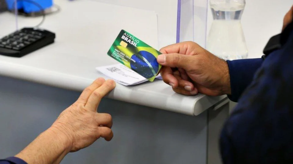 Auxílio Brasil é pago a beneficiários com NIS final 0 nesta sexta-feira