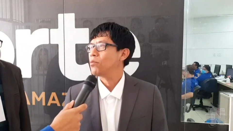 Debate TV Norte: candidato Israel Tuyuka chega para debate no Grupo Norte de Comunicação