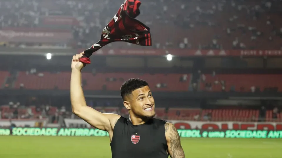 Volante João Gomes terá salário cinco vezes maior para assinar contrato com Flamengo até 2027