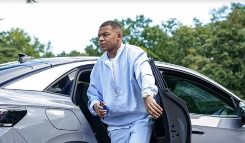 Atacante Mbappé recusa participar de sessão de fotos da seleção francesa programada para esta terça