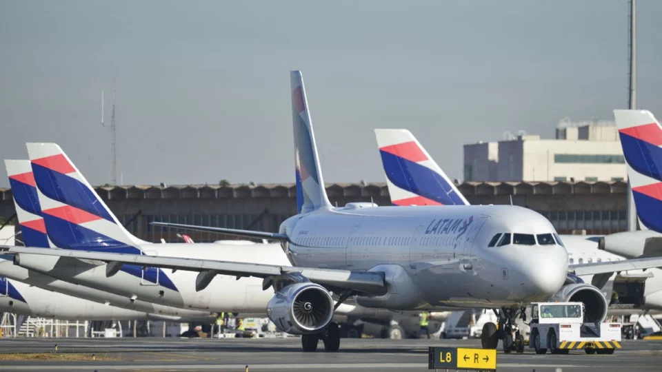 Preço do querosene de aviação cai 0,84% para distribuidoras, afirma Petrobras