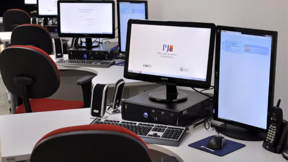 Denúncias de propaganda eleitoral irregular geram R$ 944 mil em multas no AM