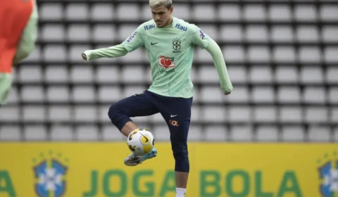 Tite vai escalar Gabriel Jesus ou Pedro contra Camarões na sexta na Copa do Catar?