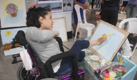 Informalidade, analfabetismo e falta de infraestrutura são maiores entre as pessoas com deficiência no AM, aponta IBGE