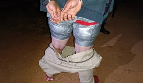 Homem é preso em flagrante com 2,7 kg de drogas enroladas no corpo, em Rondônia