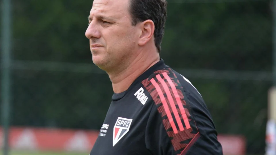 Rogério Ceni permanecerá como treinador do São Paulo até fim de 2023
