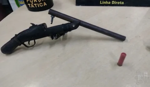 VÍDEO: suspeito é preso portando espingarda no Bairro Santo Agostinho, Zona Oeste de Manaus 