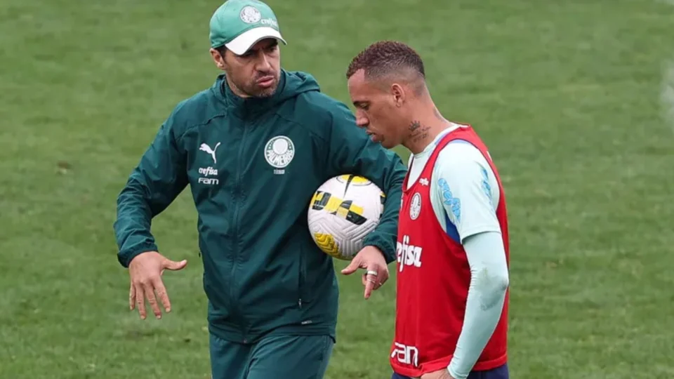 Palmeiras treina jogadas de bola parada, ofensivas e defensivas para duelo com Atlético/MG pelo Brasileirão