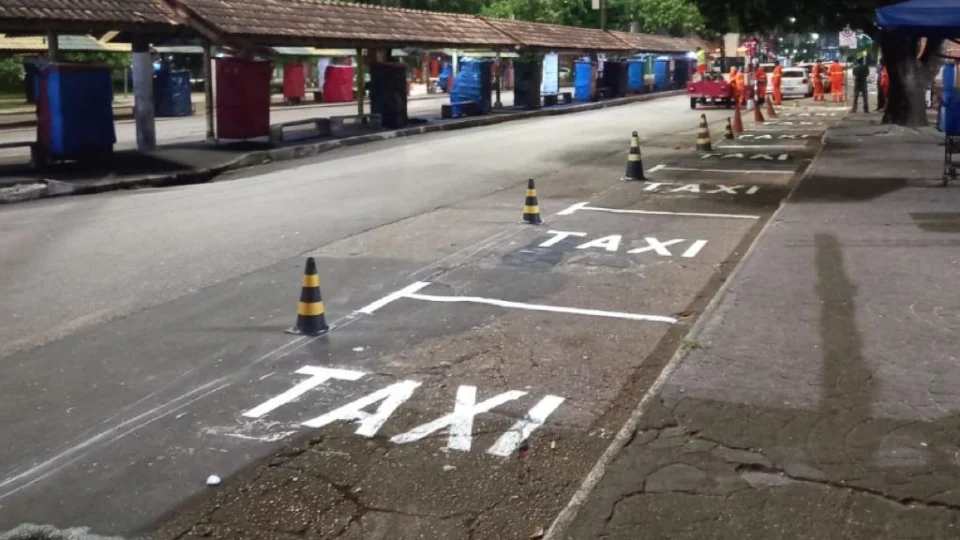 Pontos de táxis são revitalizados no Centro de Manaus