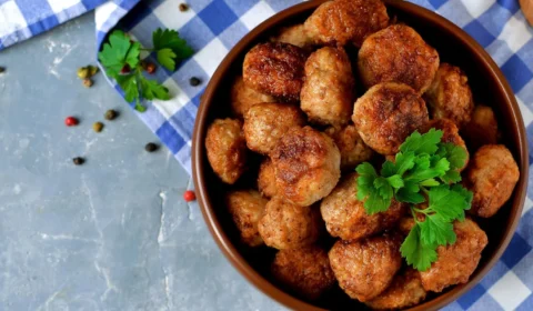 RECEITA FÁCIL: aprenda a fazer almôndegas de carne com aveia