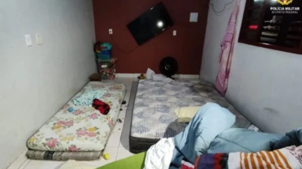 Após invadir casa e dormir na cama das vítimas, homem é preso no DF